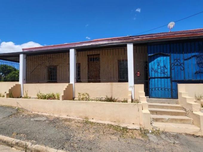 4 Bedroom House to Rent in Oudtshoorn - Property to rent - MR710705
