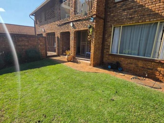 2 Bedroom Simplex for Sale For Sale in Doornpoort - MR710718