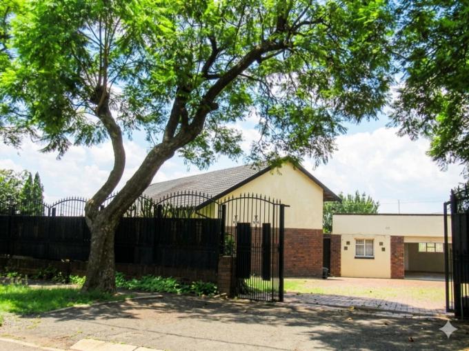 3 Bedroom House for Sale For Sale in Linmeyer - MR710729