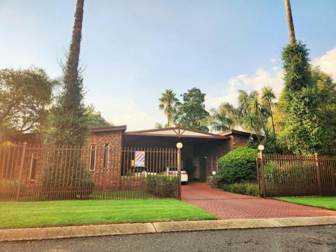 4 Bedroom House for Sale For Sale in Rooihuiskraal - MR710730