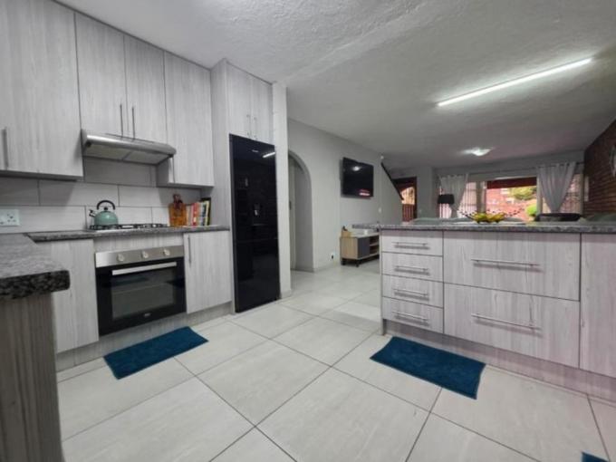 2 Bedroom Simplex for Sale For Sale in Brackenhurst - MR710733