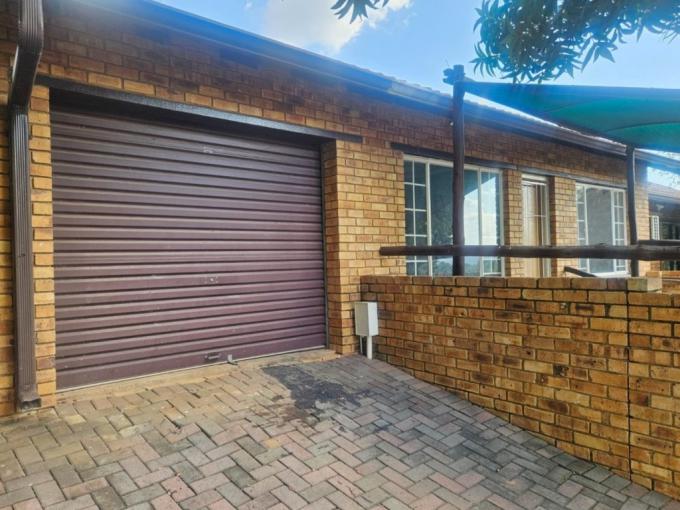 3 Bedroom Simplex for Sale For Sale in Safarituine - MR710751