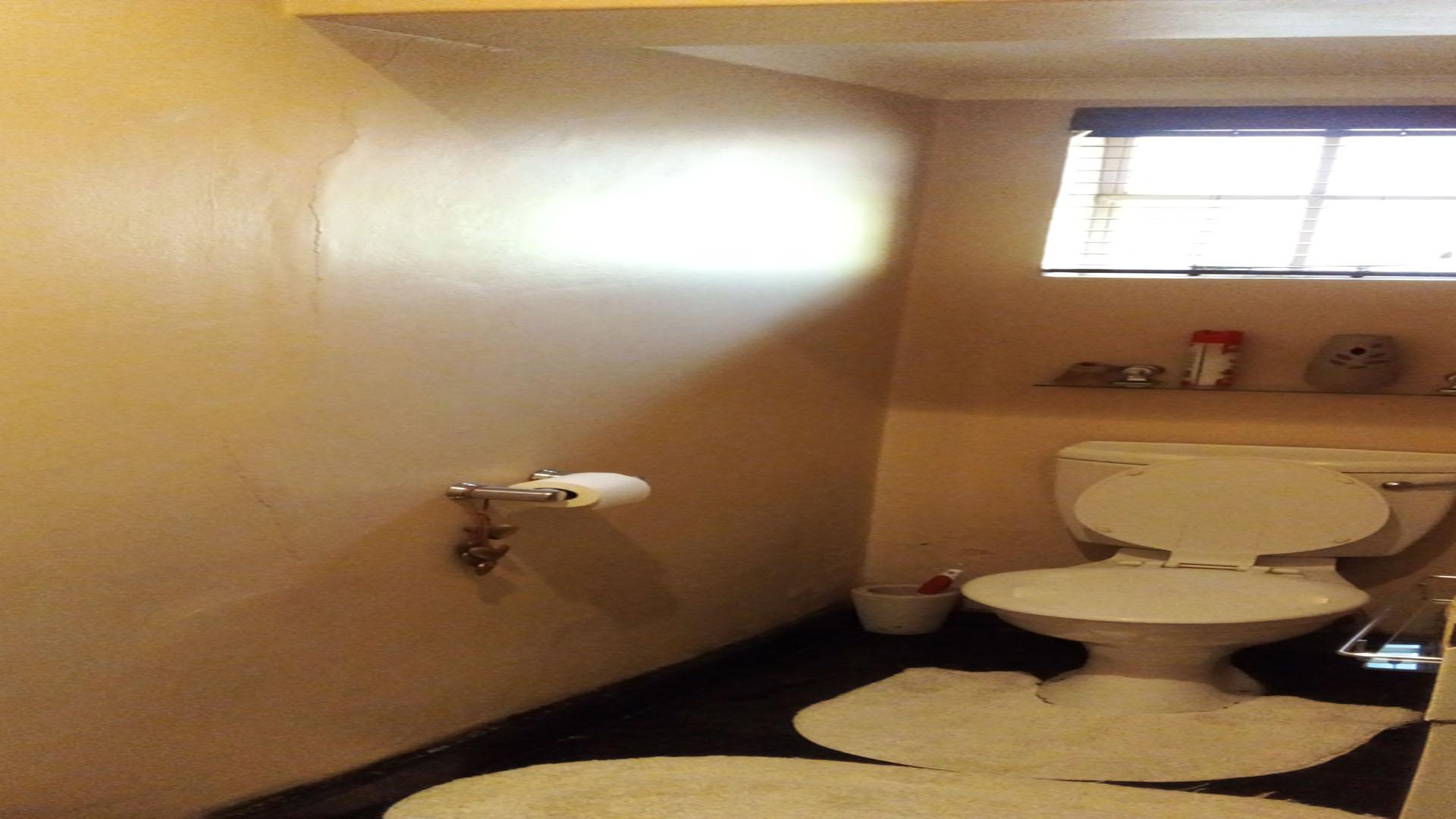 Bathroom 1 of property in Bramley