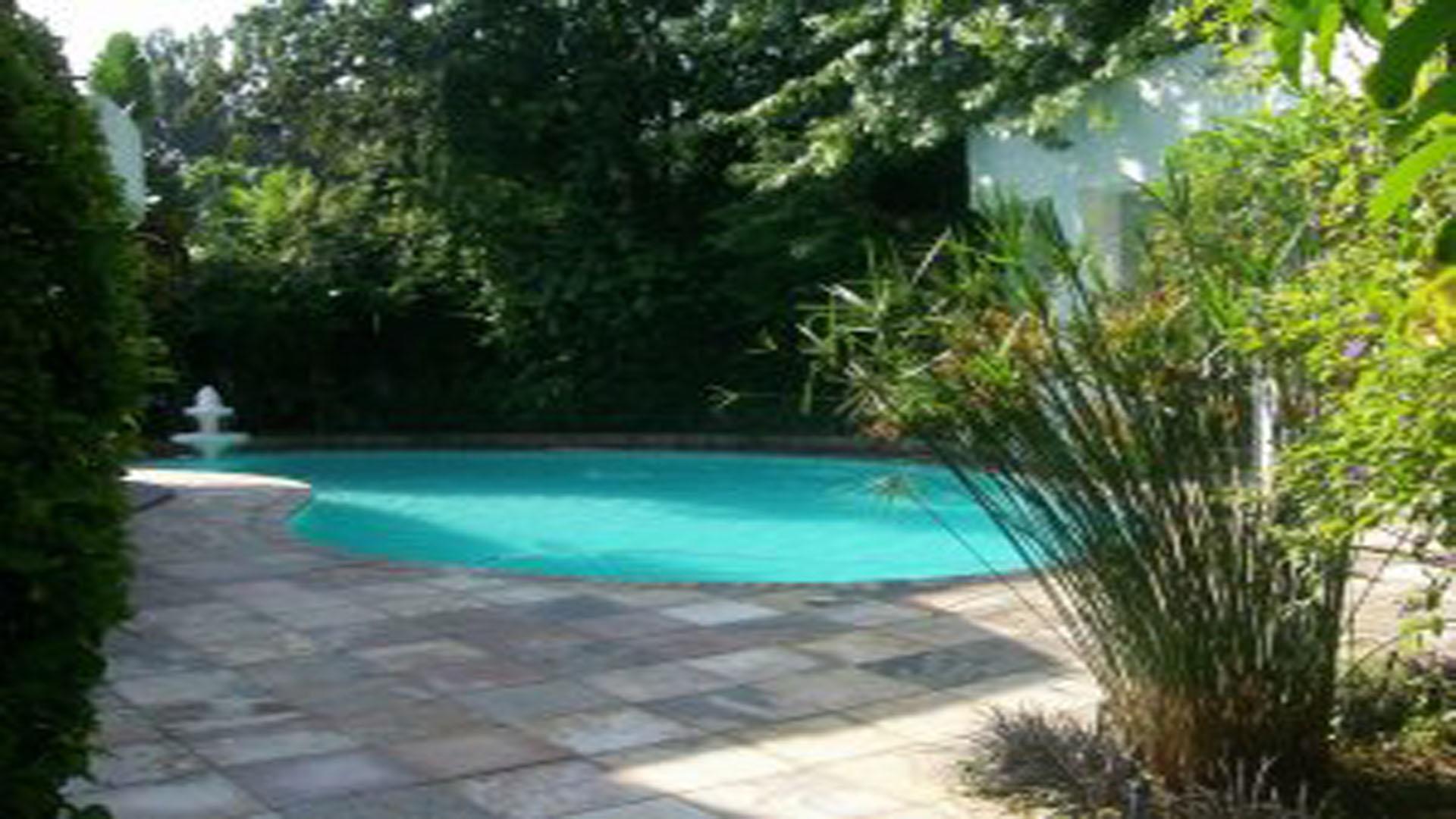 Swimming Pool of property in Bramley