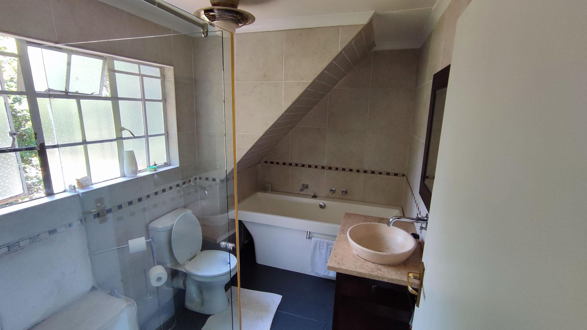 Bathroom 2 of property in Bramley