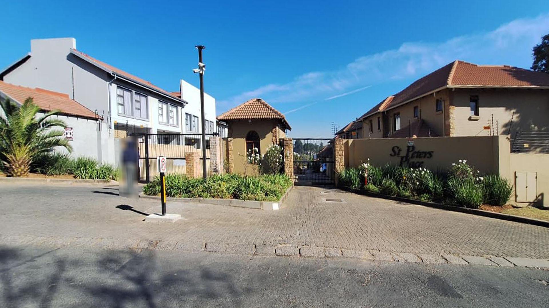 Front View of property in Paulshof