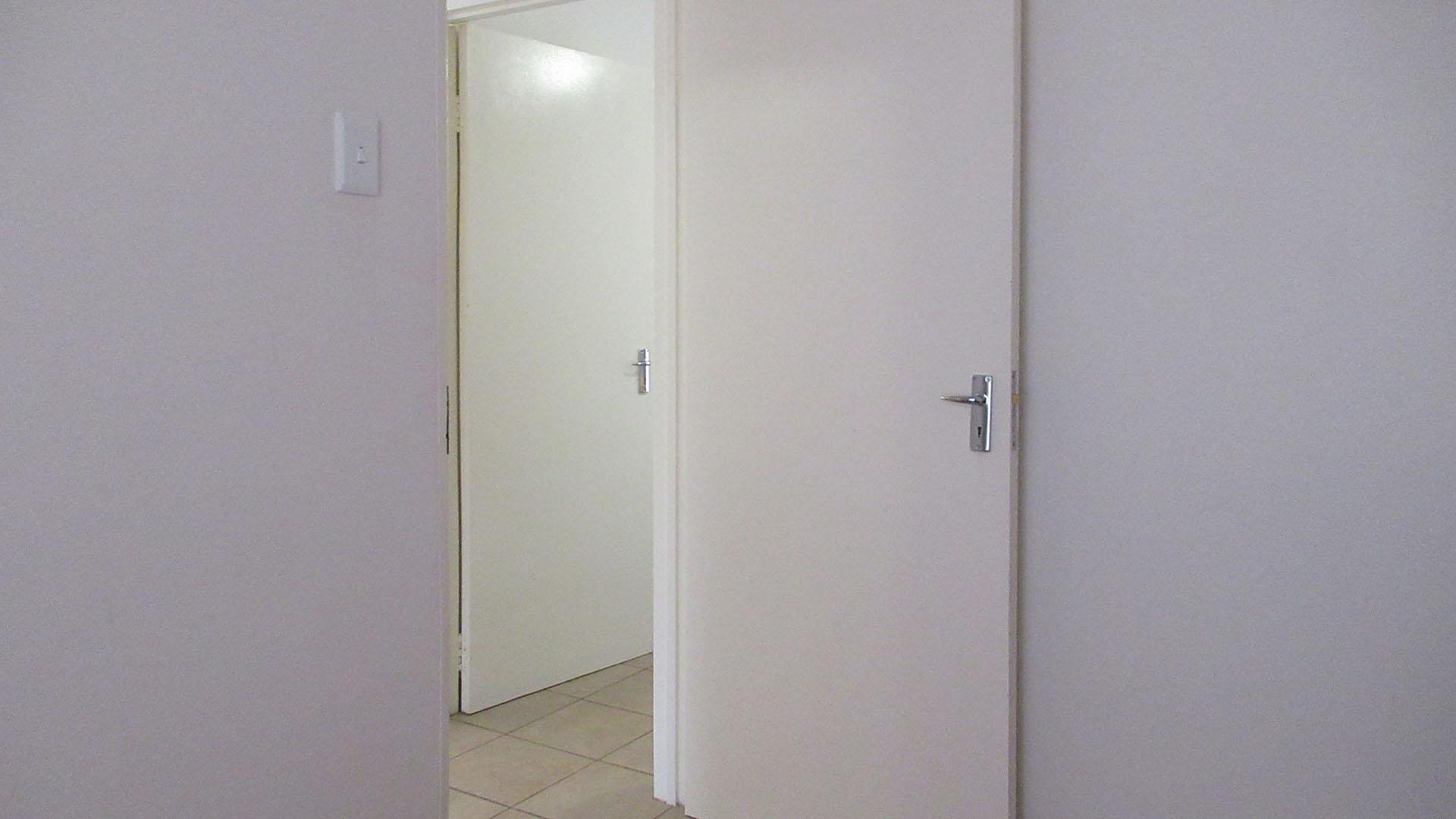 Bed Room 1 - 7 square meters of property in Savanna City