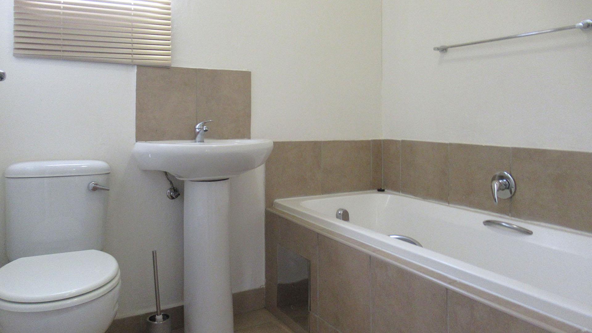 Bathroom 1 - 4 square meters of property in Savanna City