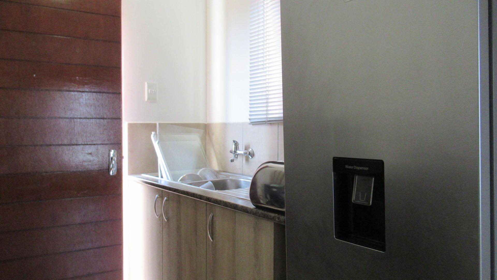 Kitchen - 4 square meters of property in Savanna City