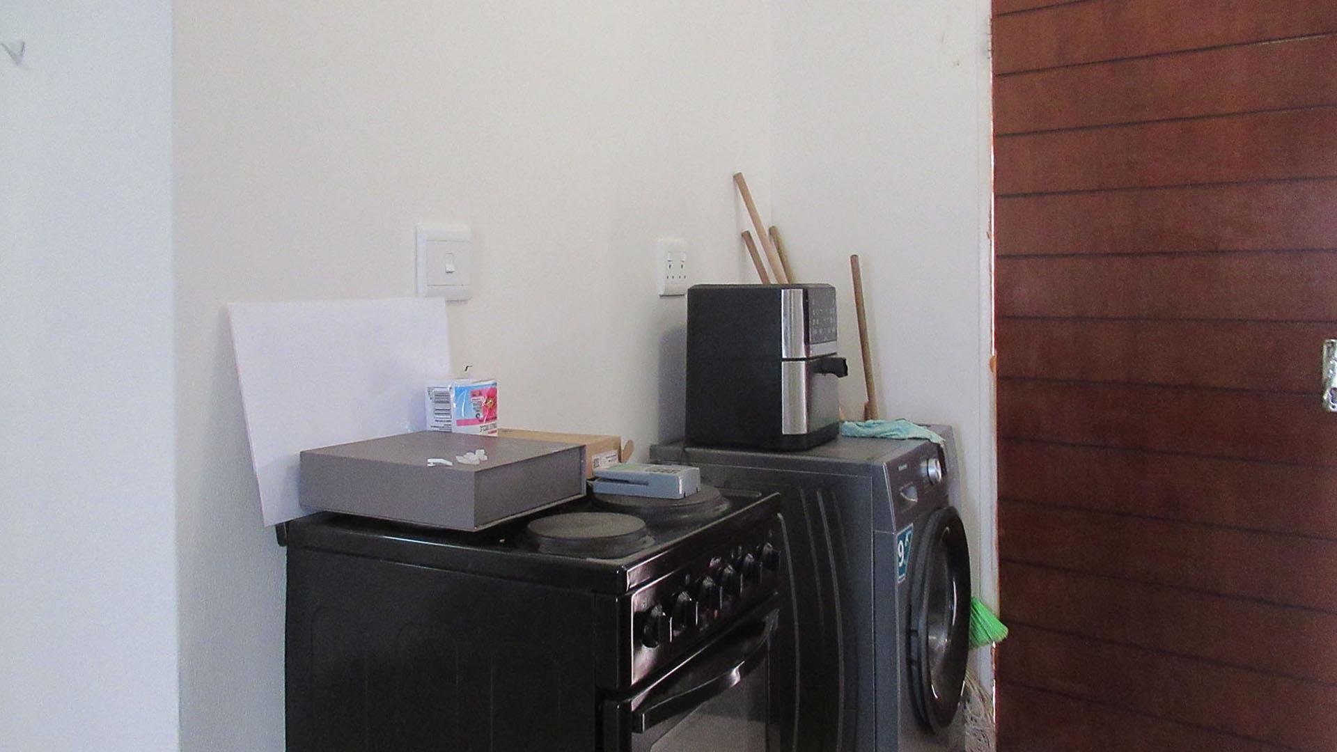 Kitchen - 4 square meters of property in Savanna City