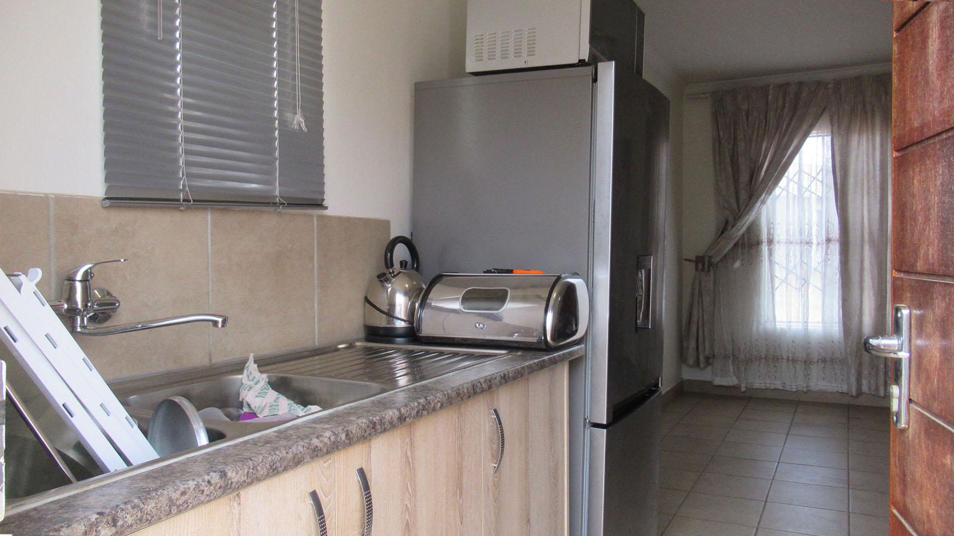 Kitchen - 4 square meters of property in Savanna City
