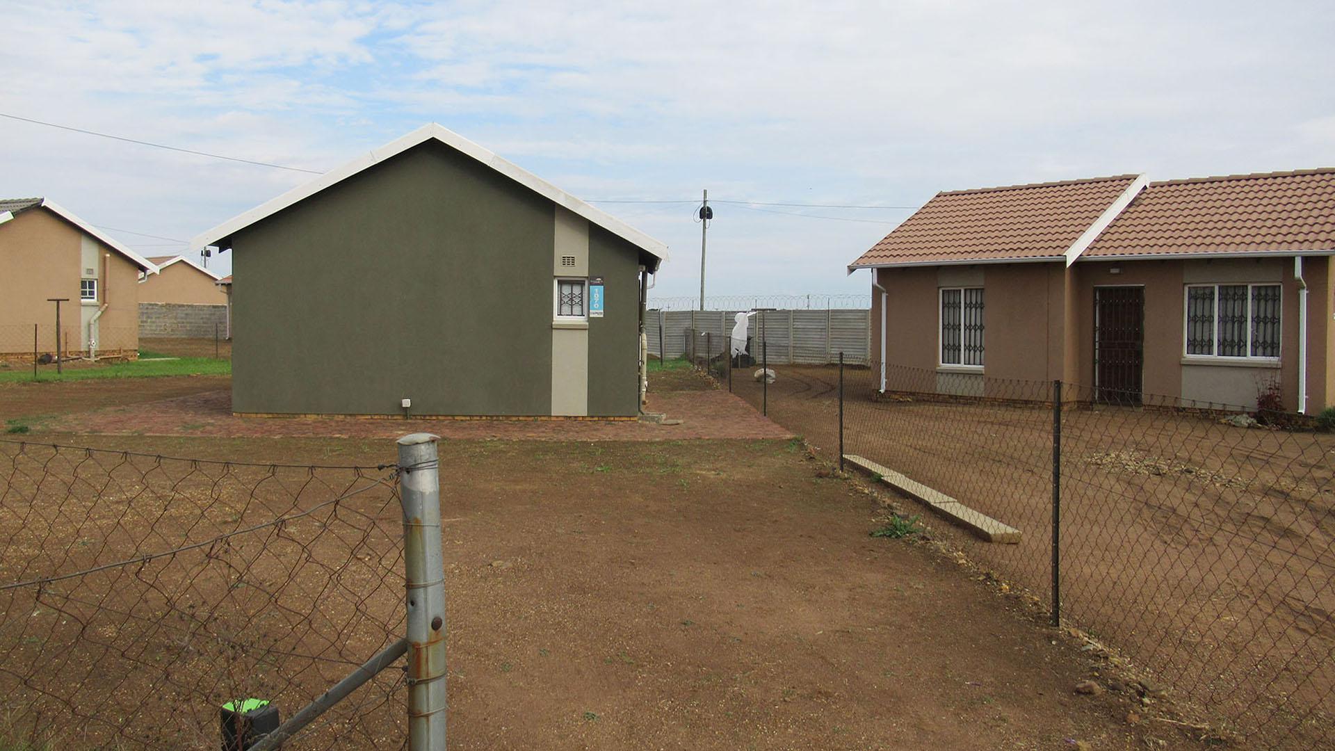 Front View of property in Savanna City