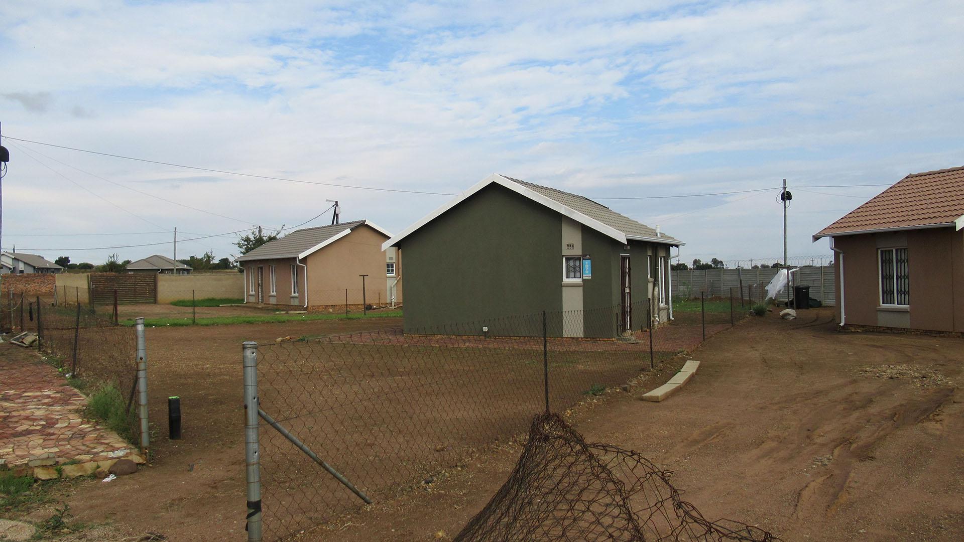 Front View of property in Savanna City