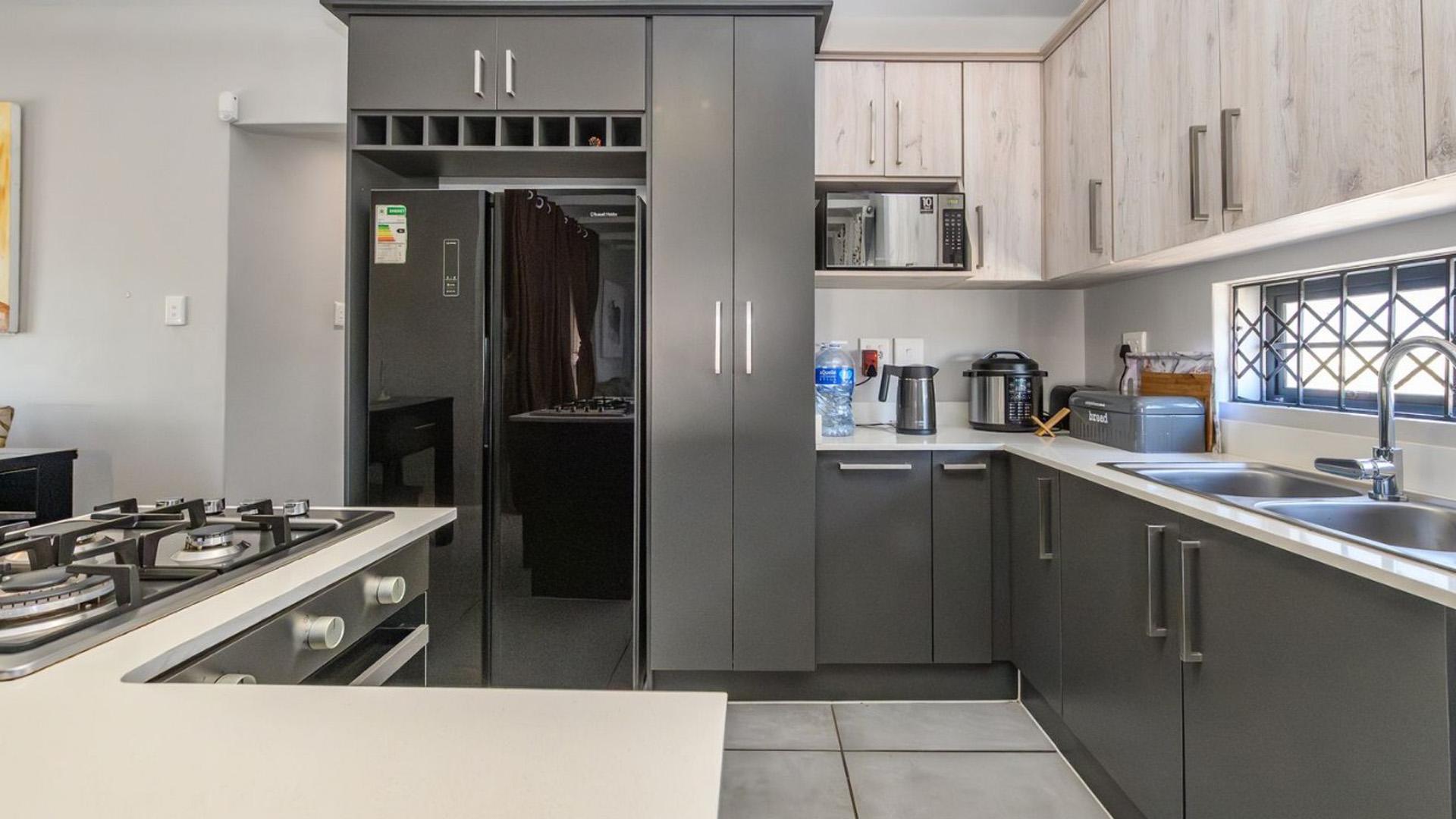 Kitchen of property in Fairview - PE