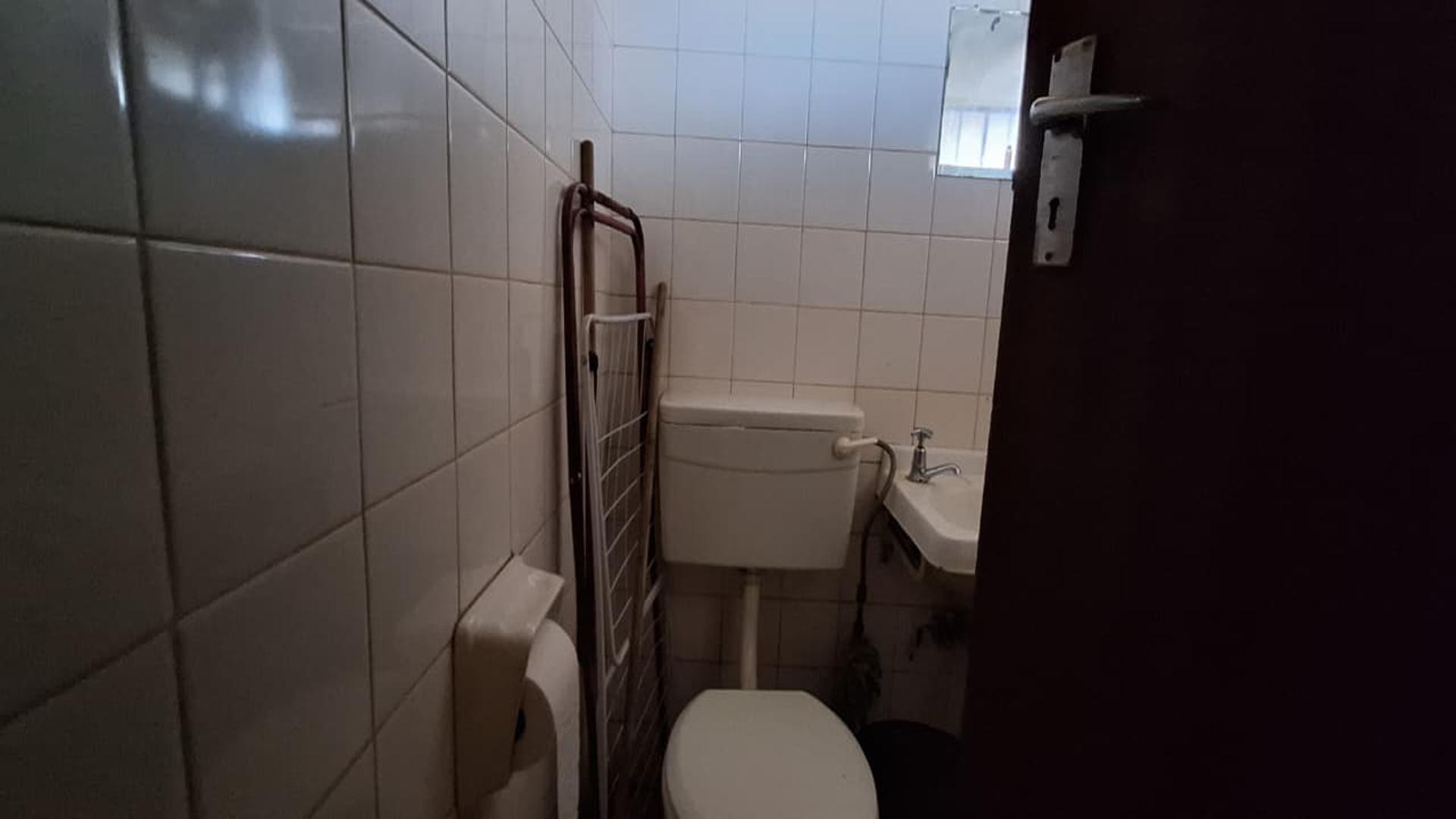 Bathroom 1 - 4 square meters of property in Kempton Park