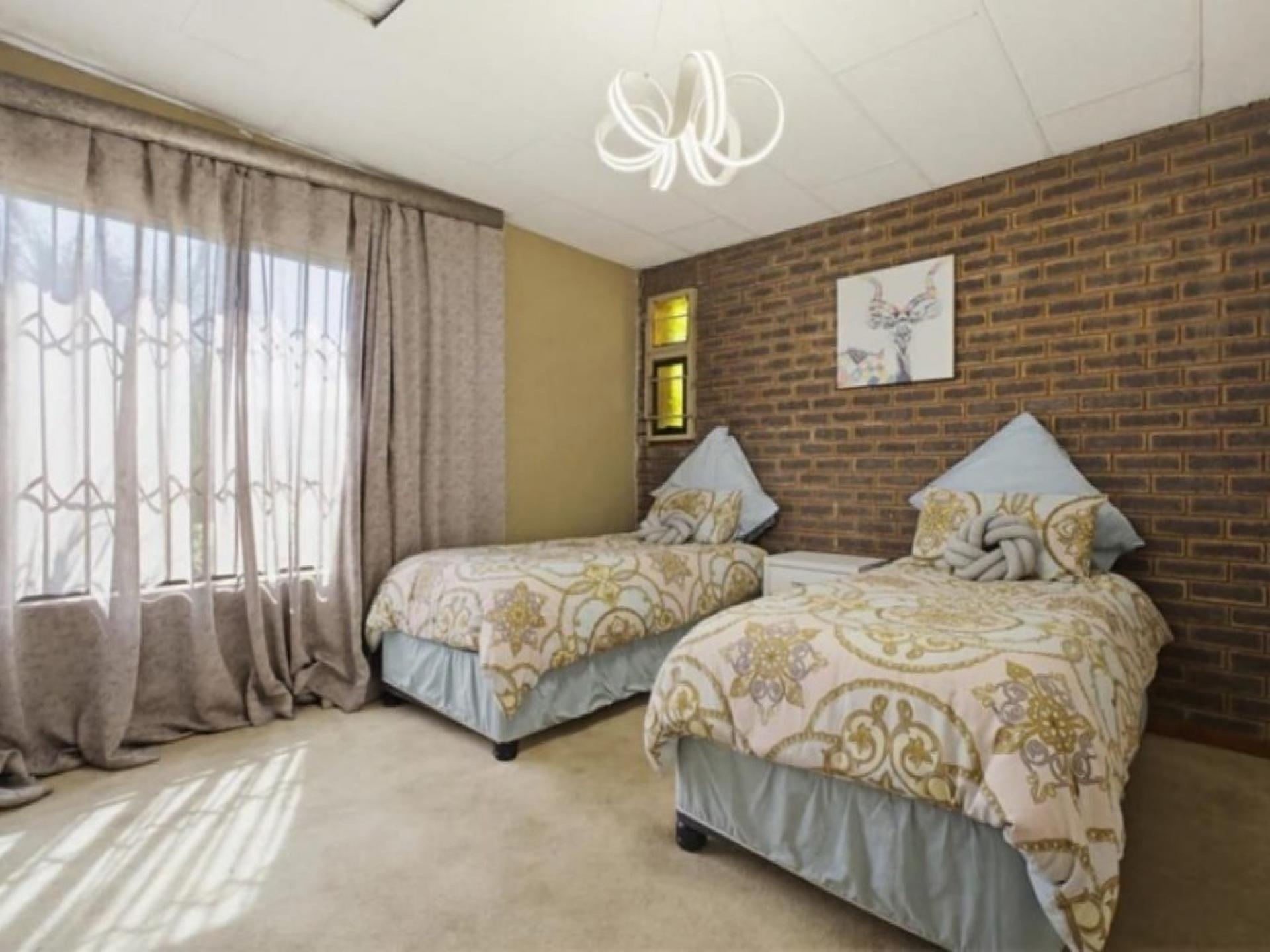  of property in Glenvista