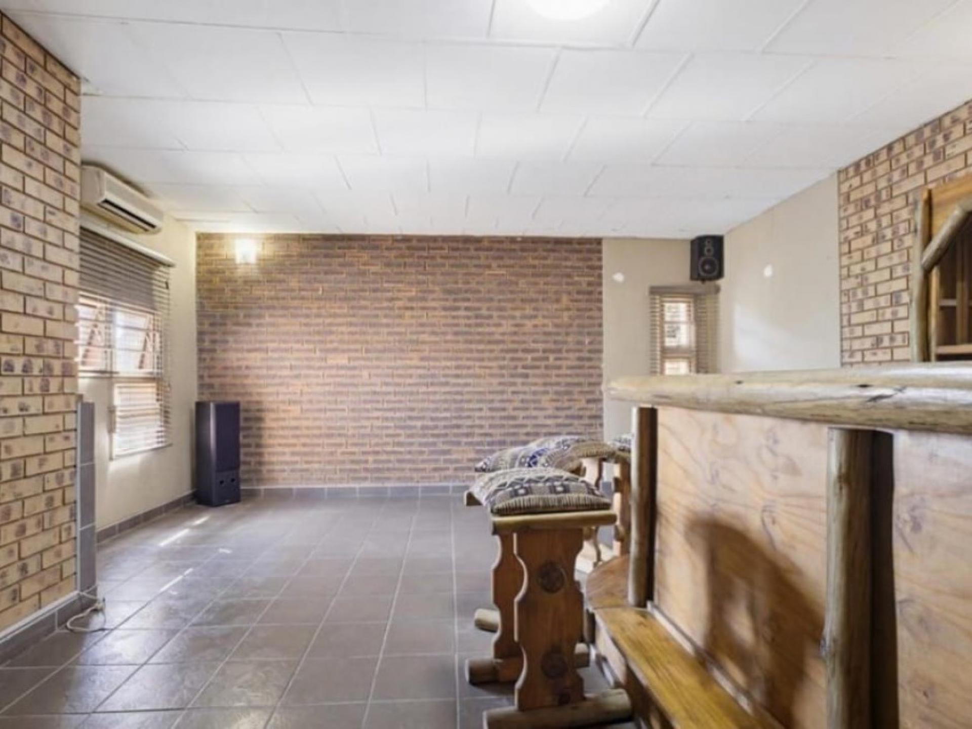  of property in Glenvista