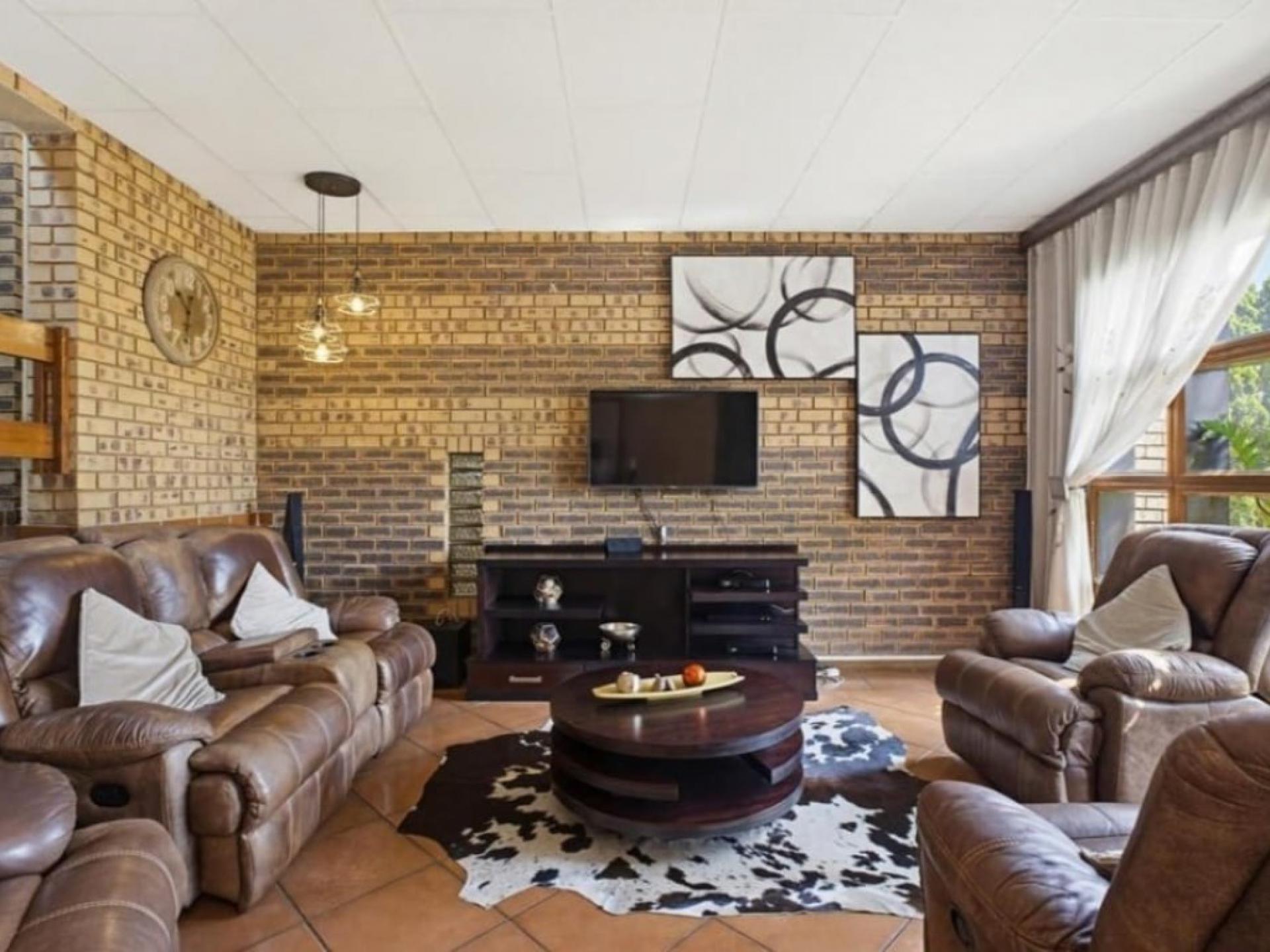  of property in Glenvista