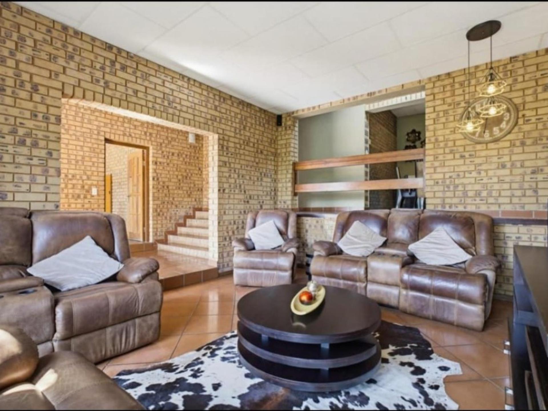  of property in Glenvista