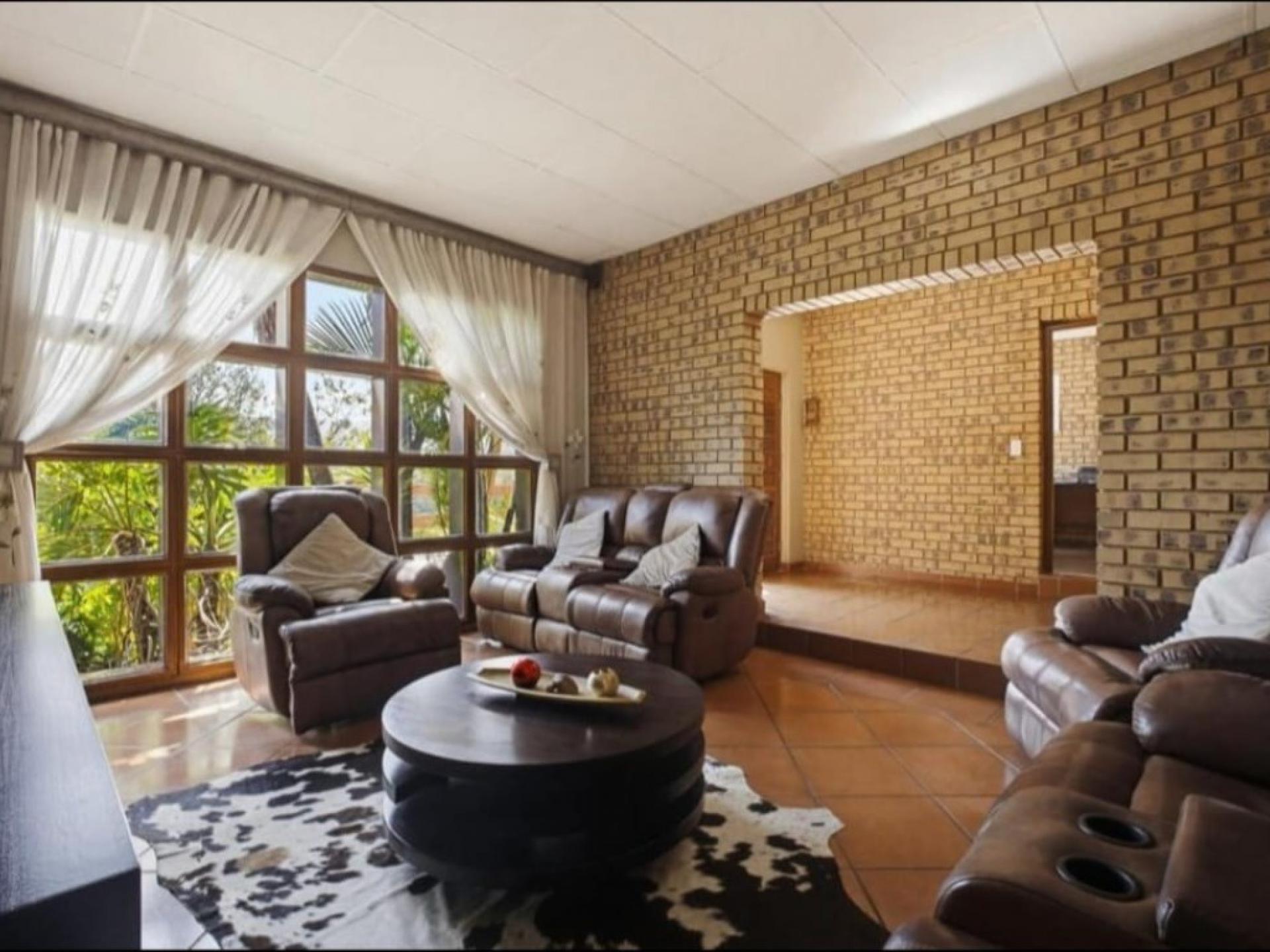  of property in Glenvista