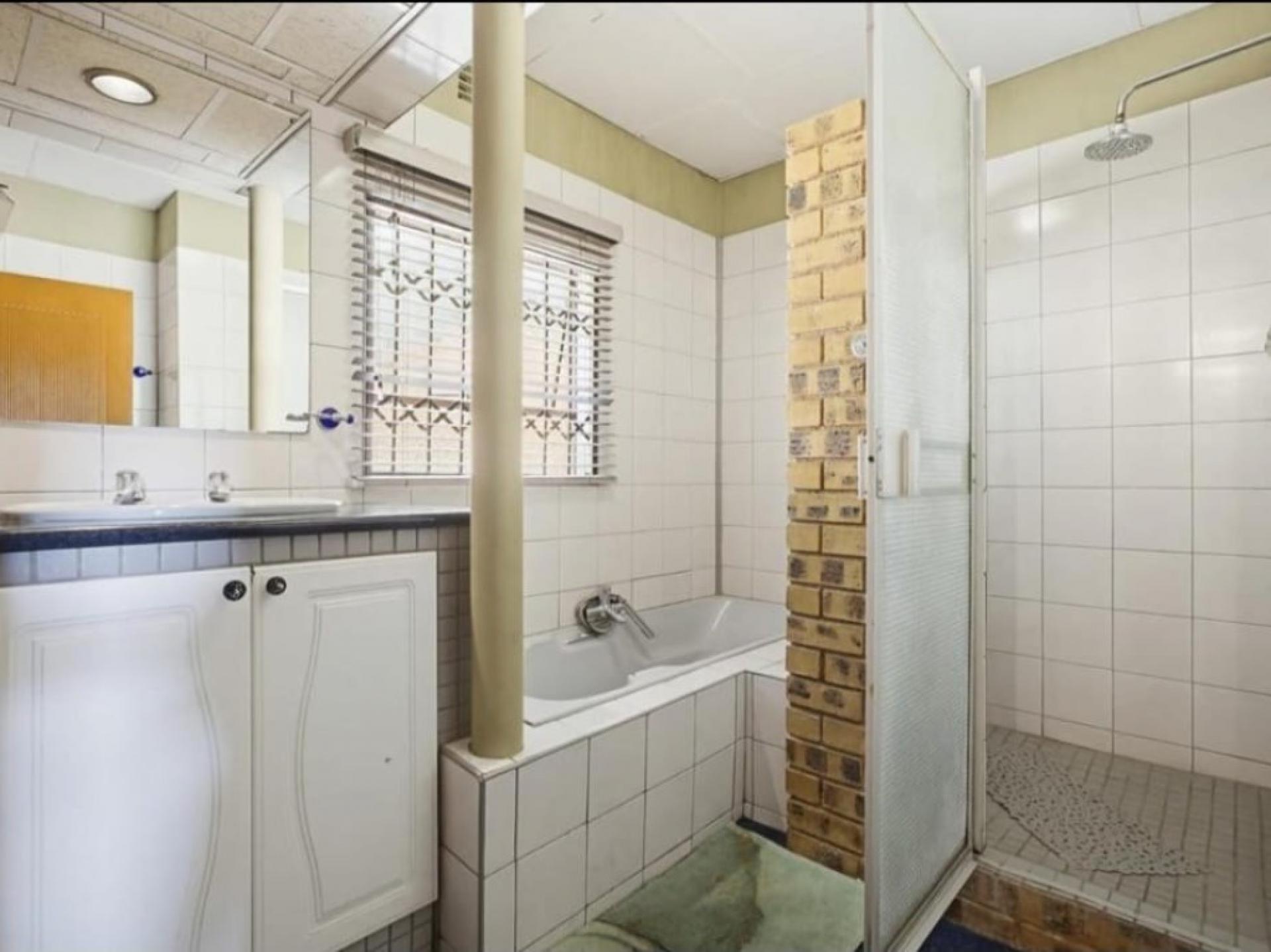  of property in Glenvista