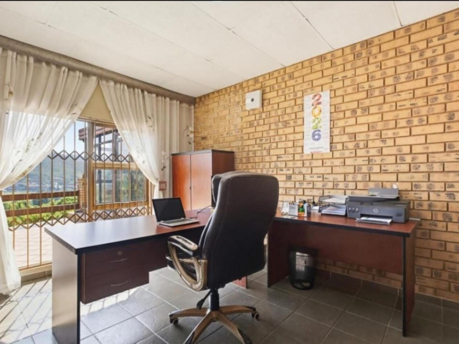  of property in Glenvista