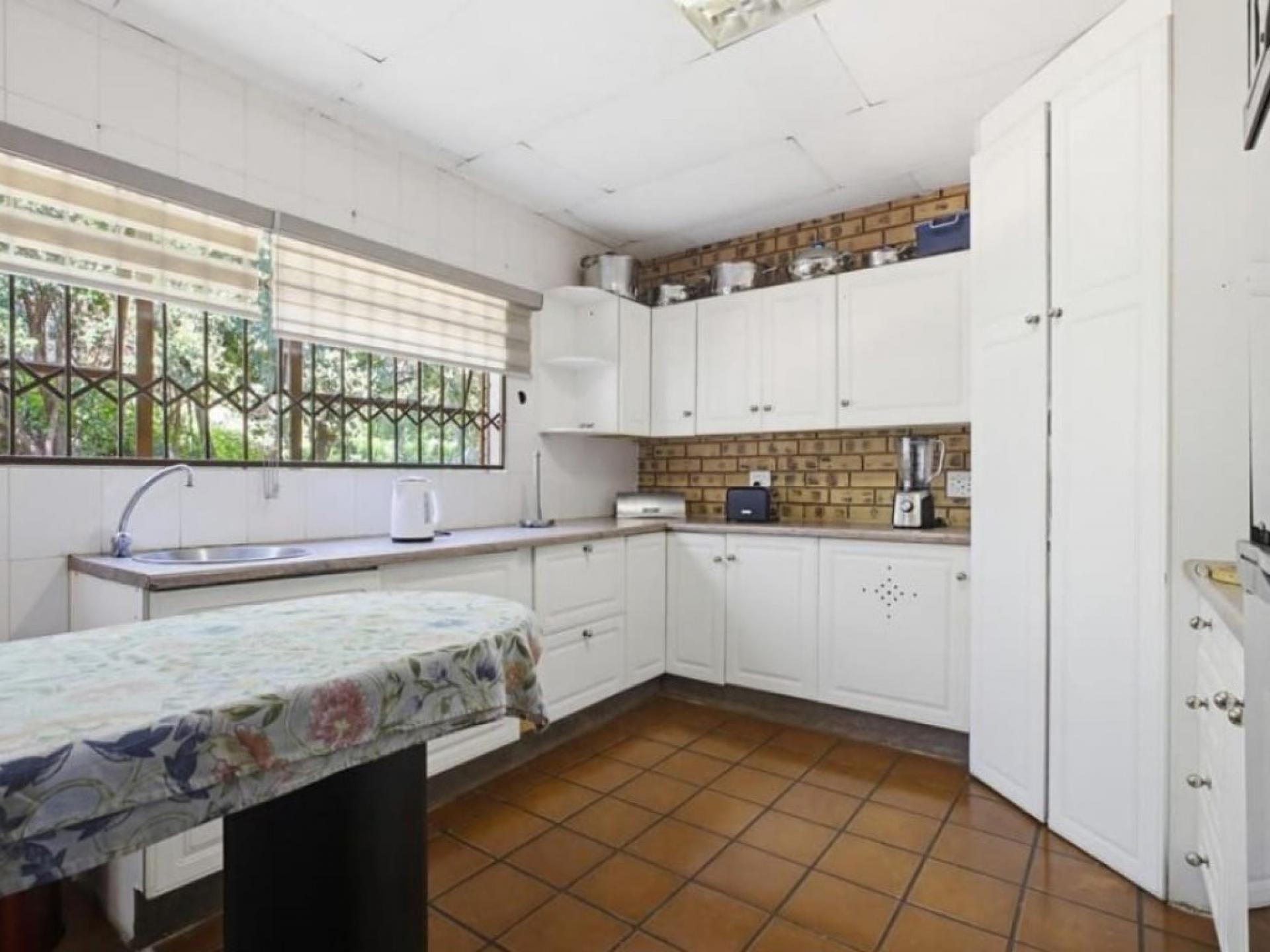  of property in Glenvista