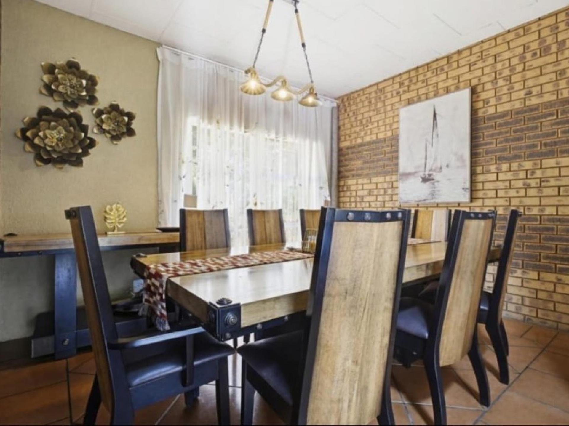  of property in Glenvista