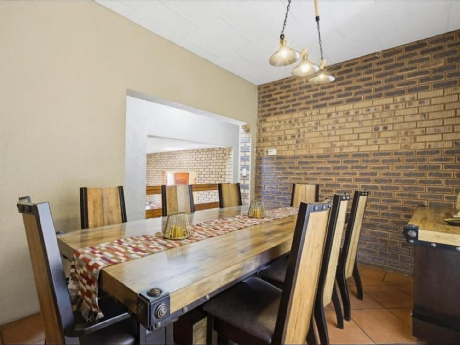  of property in Glenvista