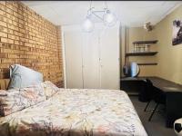  of property in Glenvista