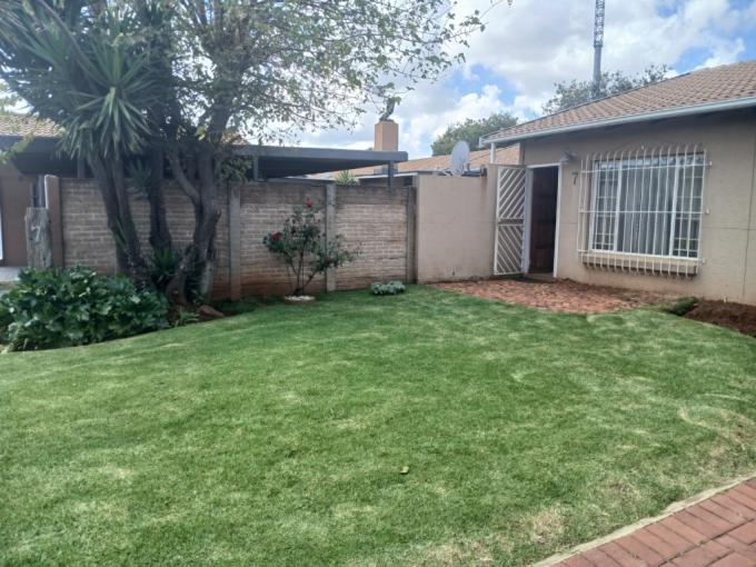 2 Bedroom Simplex for Sale For Sale in Germiston - MR710854
