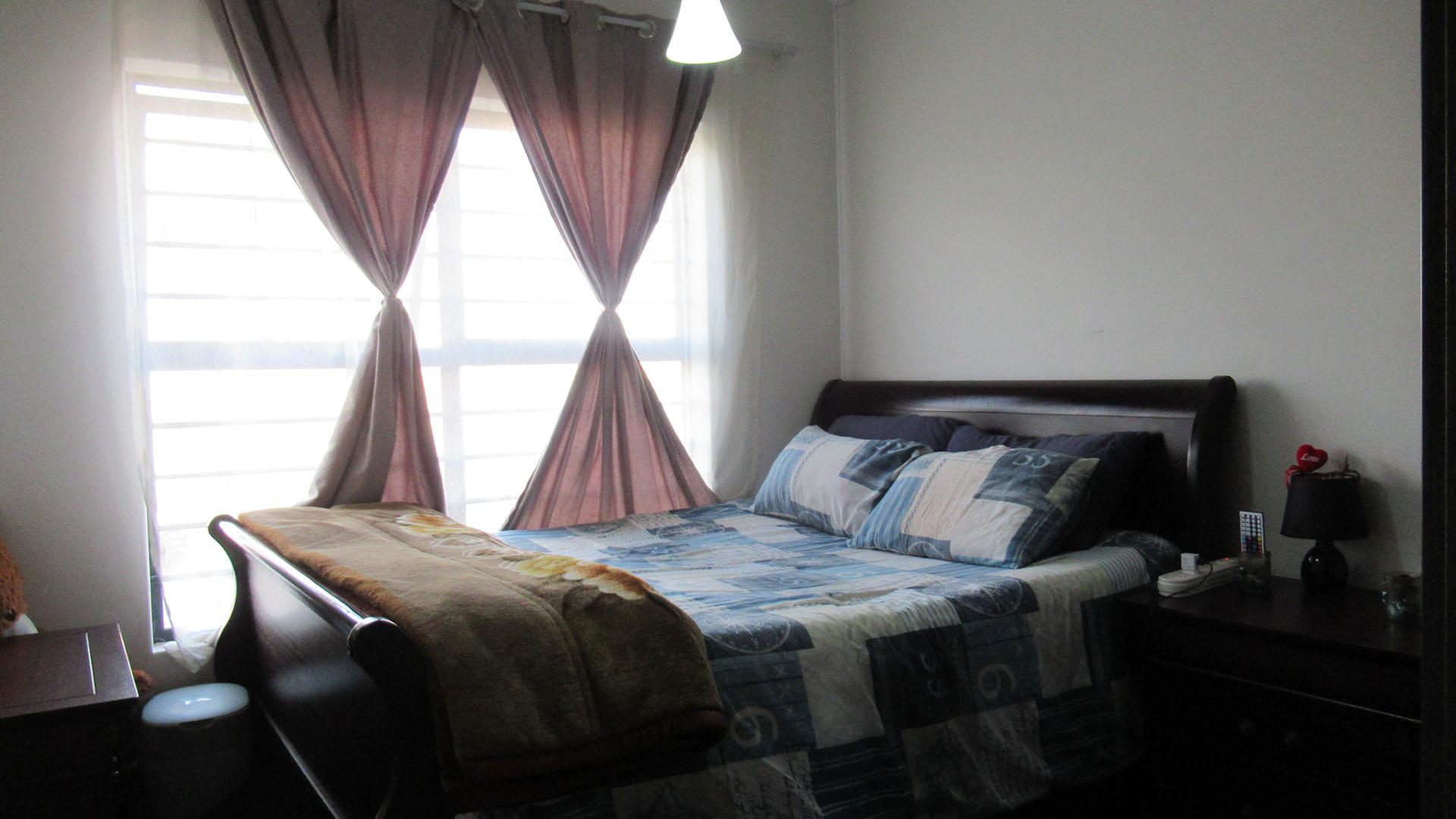 Bed Room 2 - 14 square meters of property in Olivedale