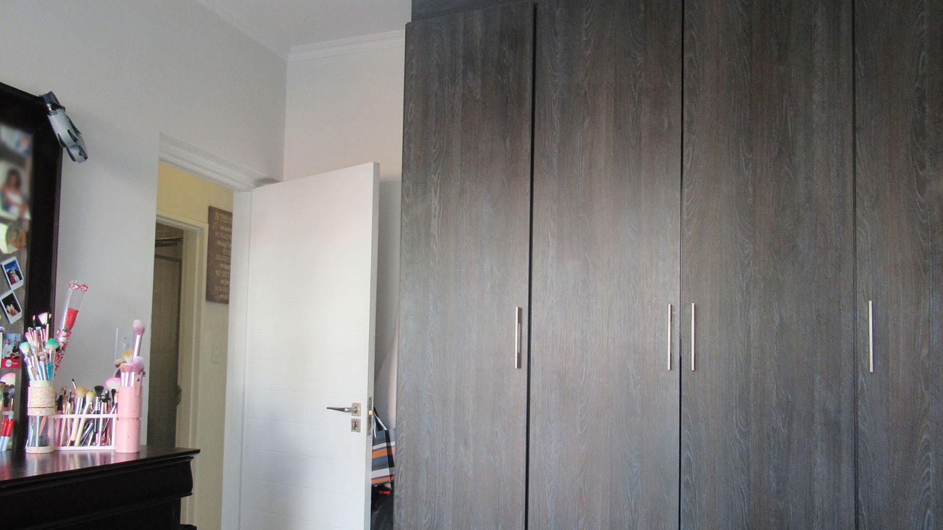 Bed Room 1 - 12 square meters of property in Olivedale