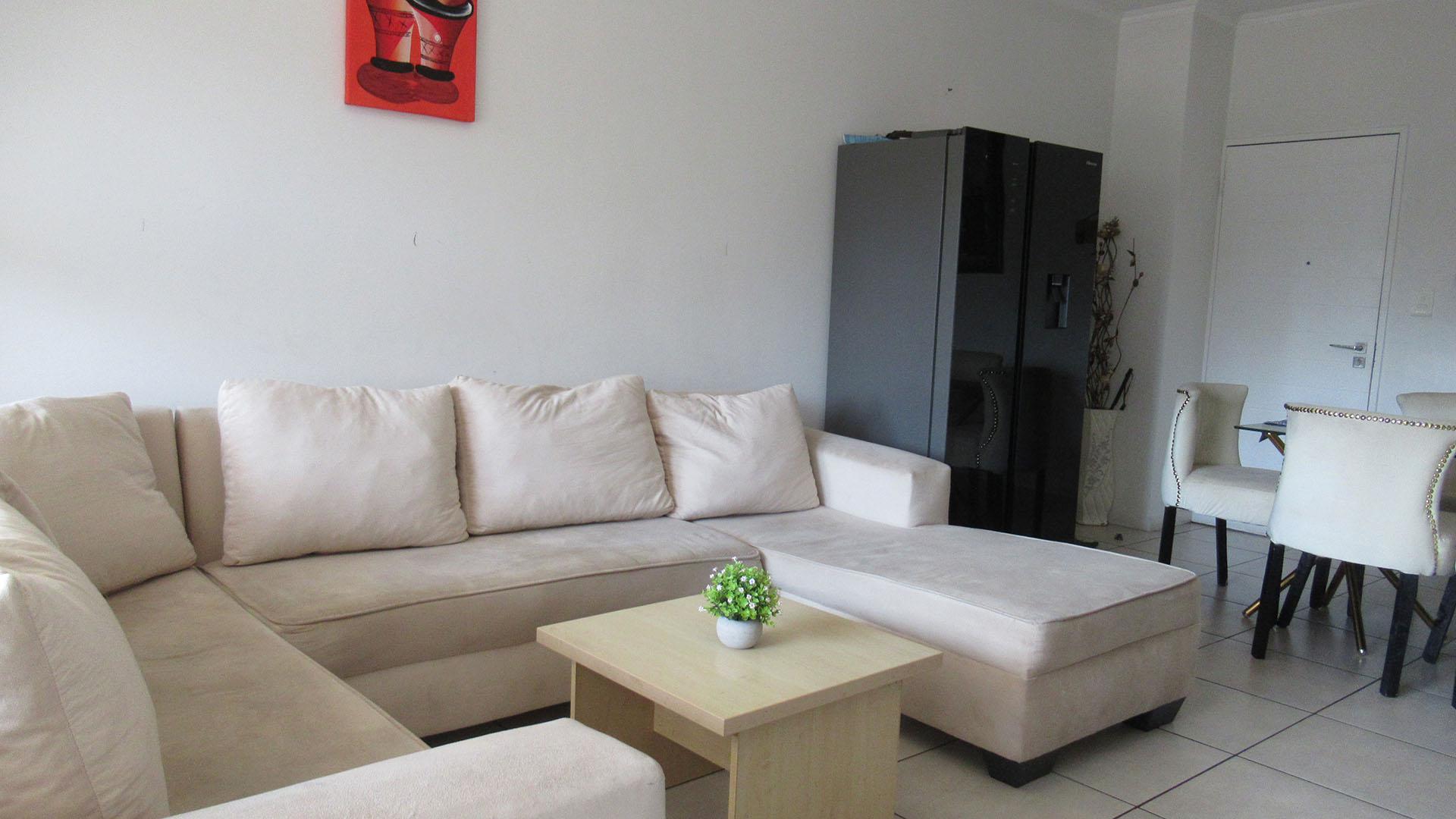 Lounges - 11 square meters of property in Olivedale