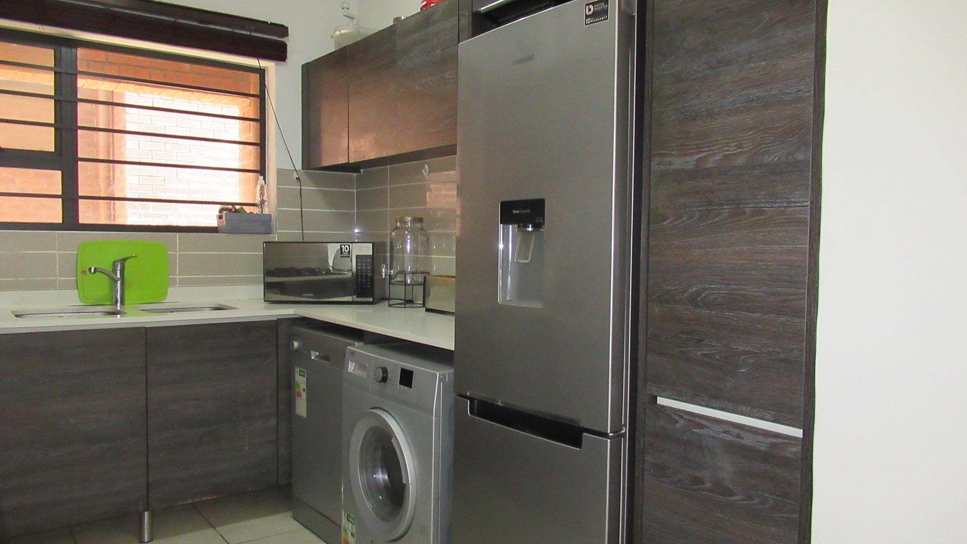 Kitchen - 9 square meters of property in Olivedale