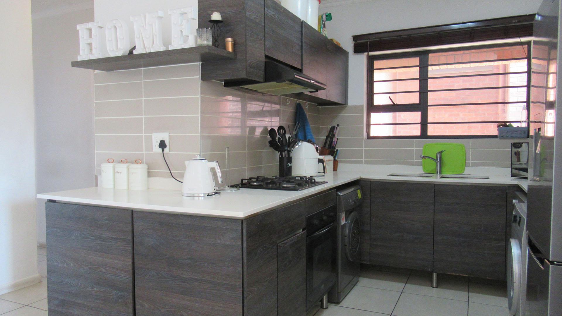 Kitchen - 9 square meters of property in Olivedale