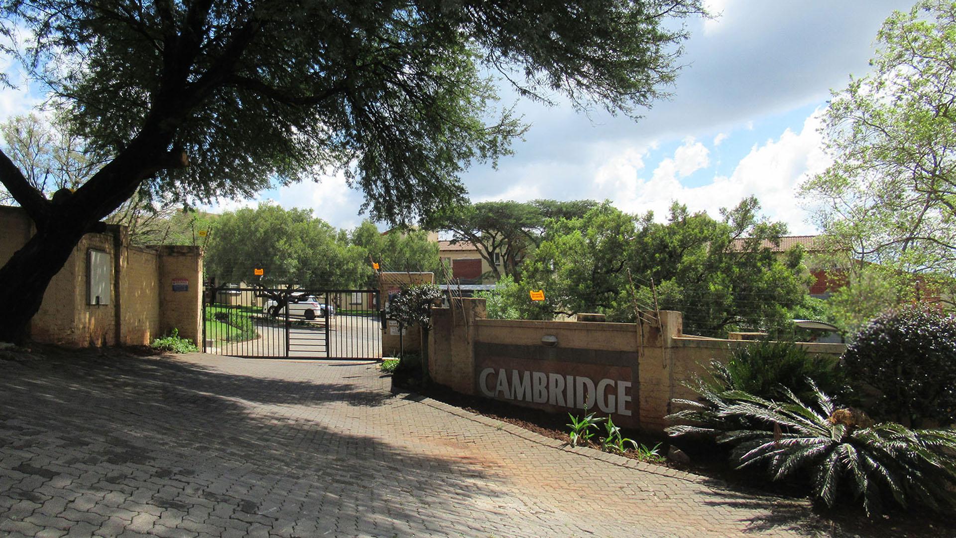 Front View of property in Willowbrook