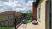 Balcony - 18 square meters of property in Willowbrook
