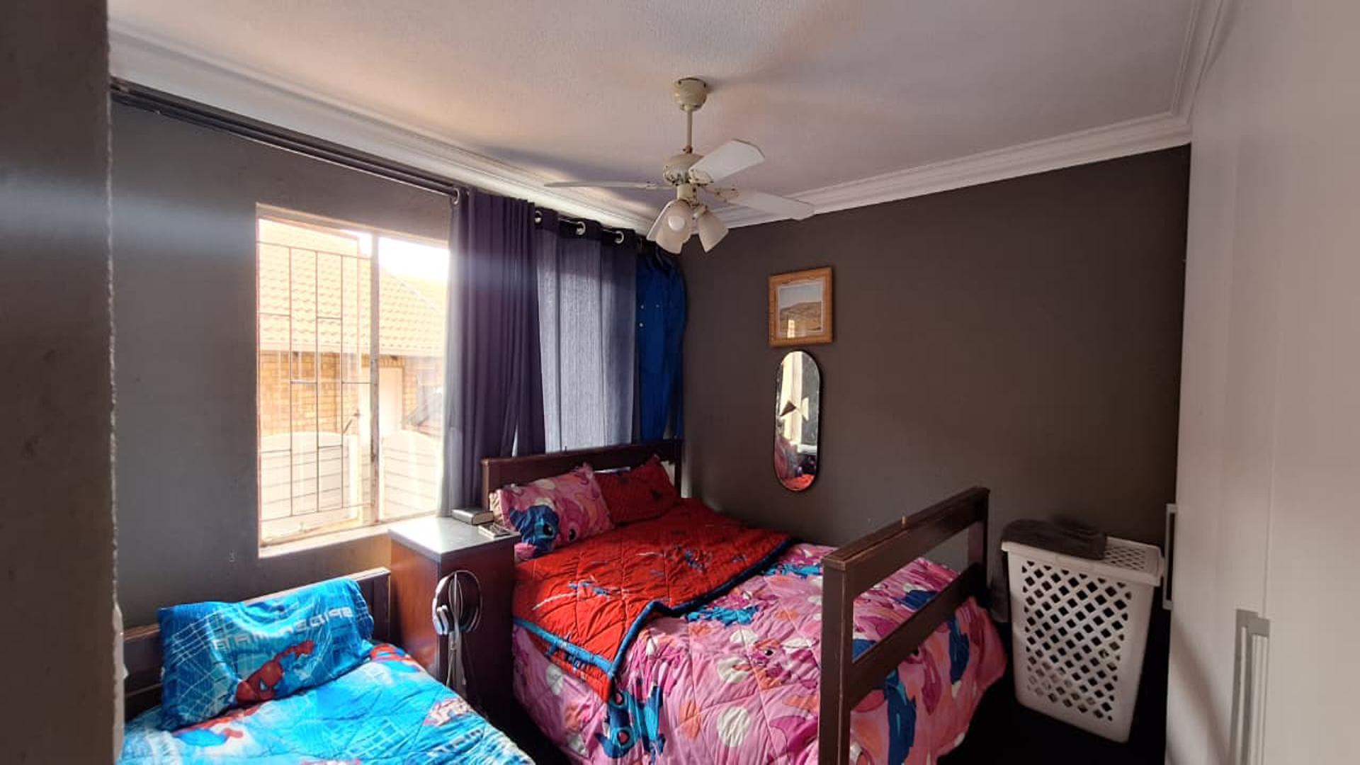 Bed Room 1 - 12 square meters of property in Birch Acres