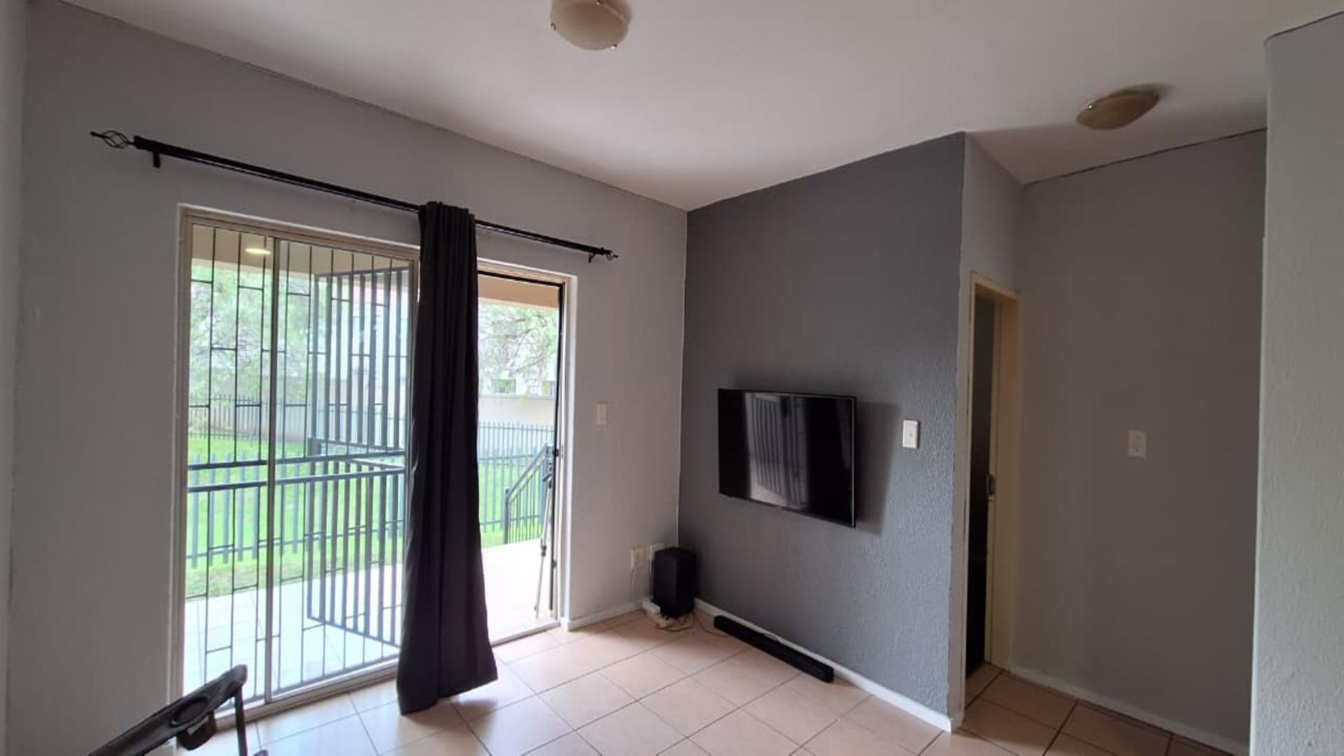 Lounges - 18 square meters of property in Willowbrook