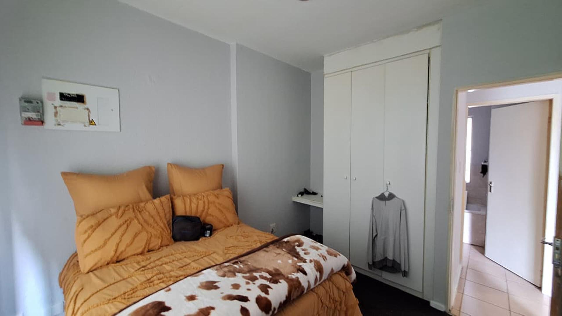 Bed Room 1 - 14 square meters of property in Willowbrook