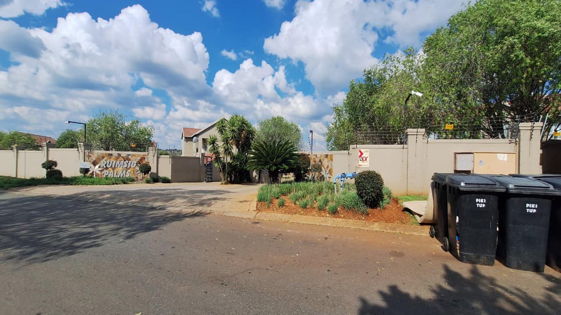 Front View of property in Willowbrook