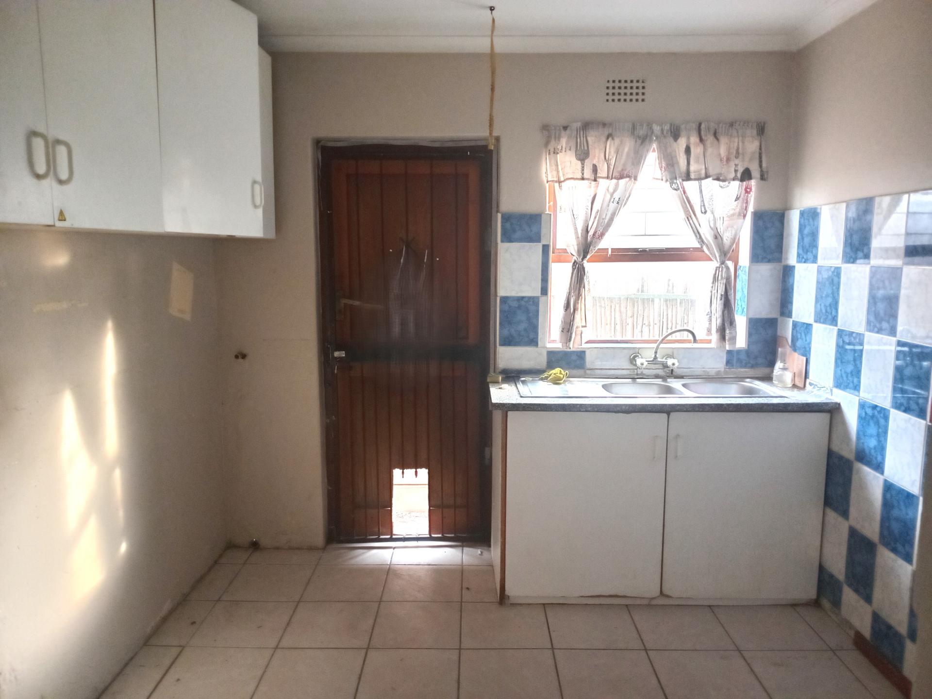  of property in Peerless Park East