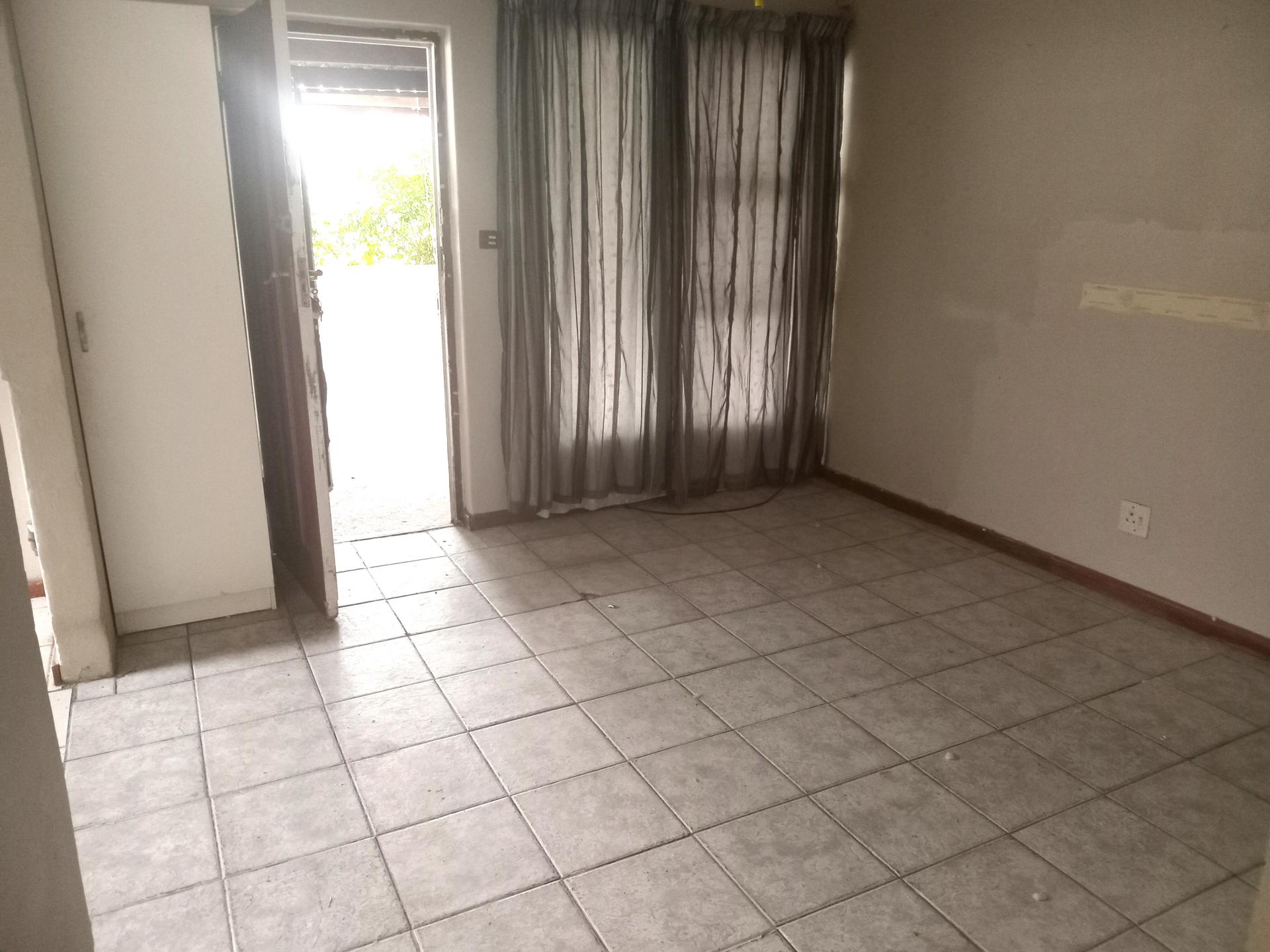  of property in Peerless Park East