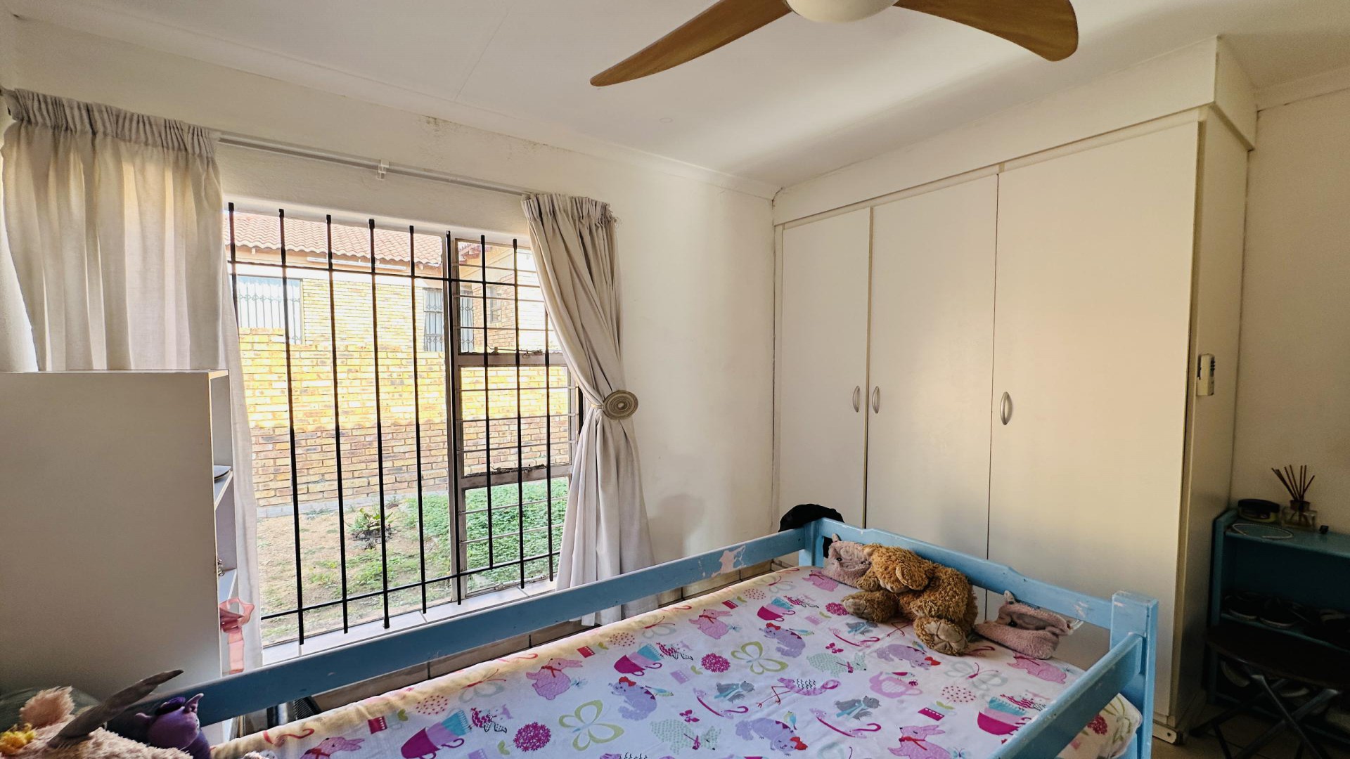 Bed Room 1 of property in Elandshaven