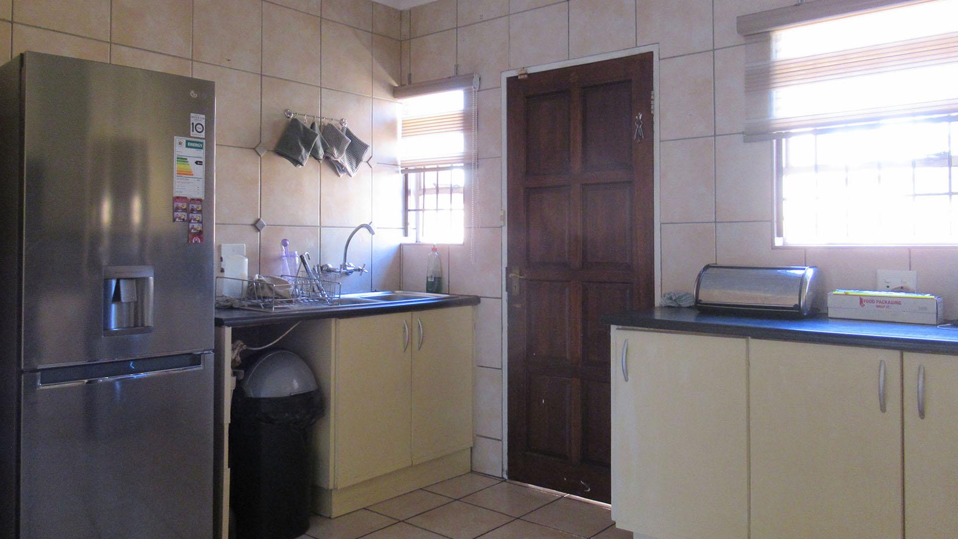 Kitchen - 11 square meters of property in Elandshaven