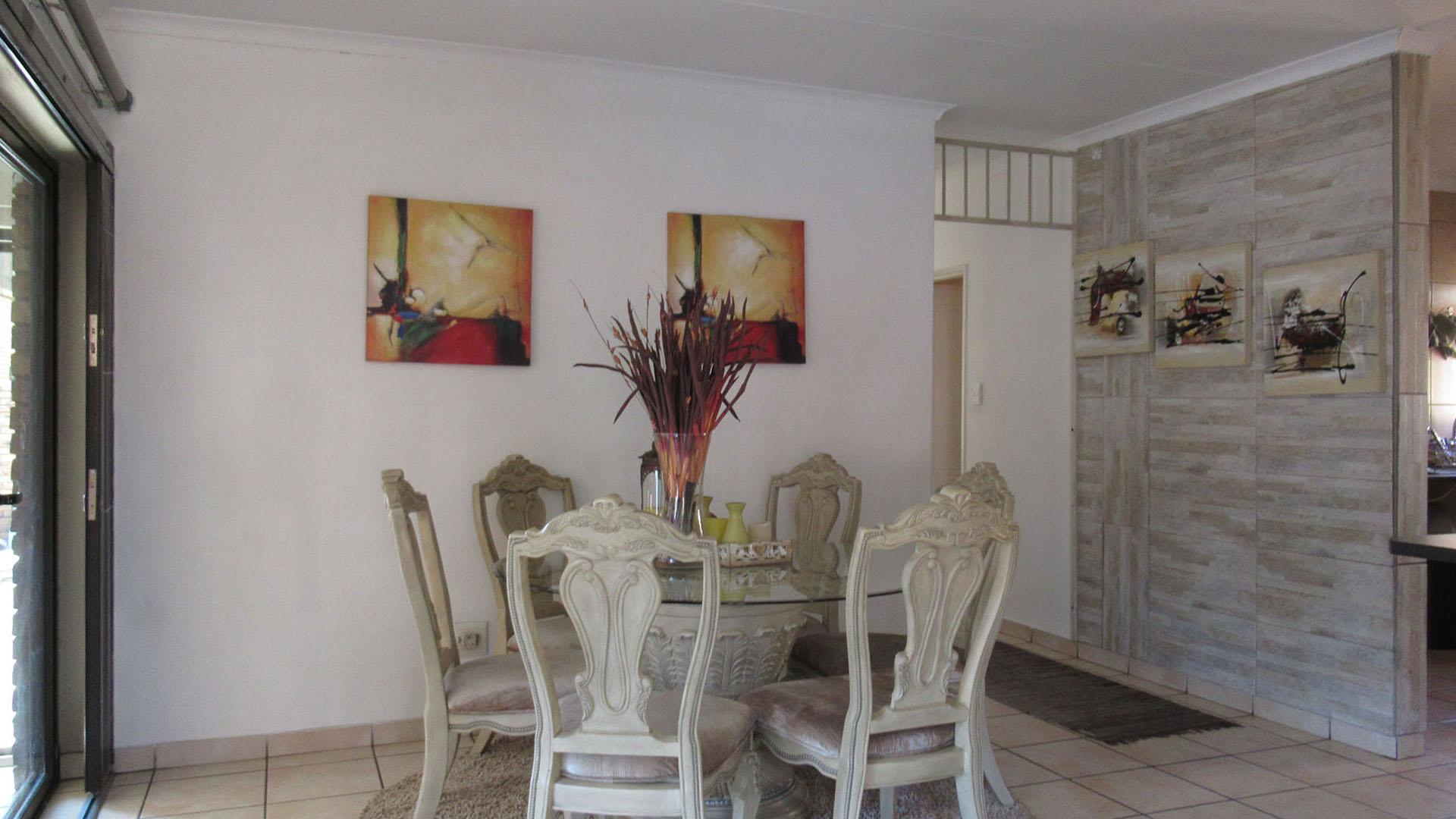 Dining Room - 19 square meters of property in Elandshaven