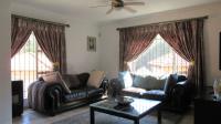 Lounges - 13 square meters of property in Elandshaven
