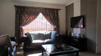 Lounges - 13 square meters of property in Elandshaven