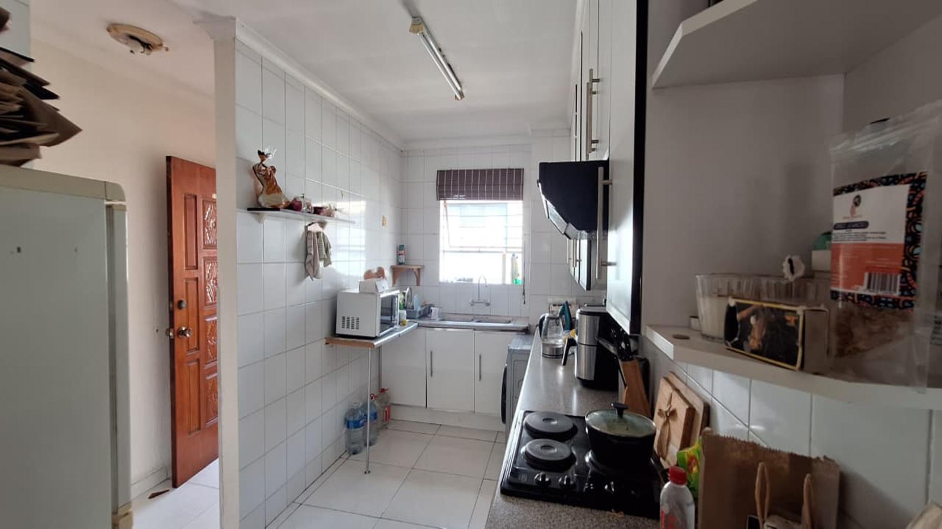 Kitchen - 10 square meters of property in Ferndale - JHB